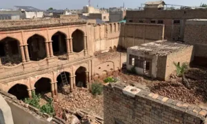 Pakistan में 200 साल पुराने रामलीला मंदिर को तोड़ने की कोशिश! प्लाजा बनाने के आरोप, विरोध के बाद प्रशासन ने किया सील