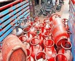 Pakistan में LPG सिलेंडर के दाम PKR 7,000 तक पहुंचे, ईरान से सप्लाई बंद होने पर बढ़ा संकट